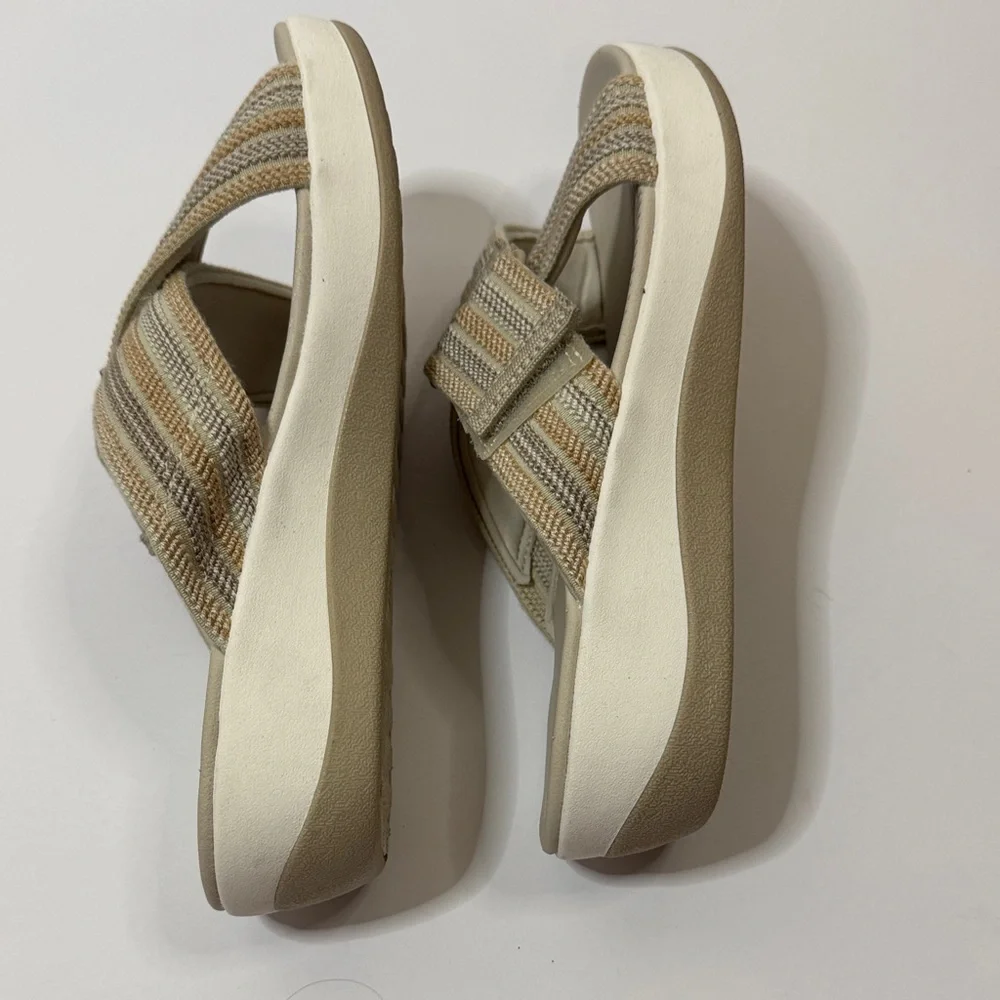 Clarks Women's Tan Strappy Sandals Arla Belle 8.5 NEW